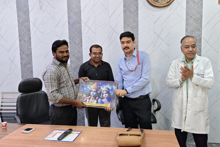 School staff presenting a framed memento to a visiting doctor after the World TB Day awareness programme